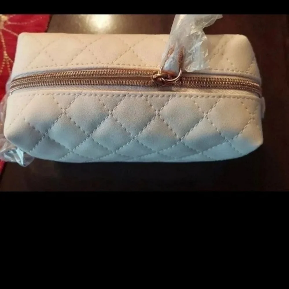 BATH & BODY WORKS BABY PINK & ROSE GOLD COSMETIC BAG POUCH BNWT SO Retired